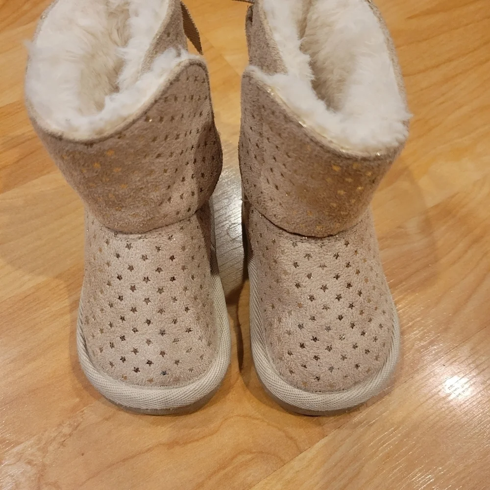 Joe Fresh Baby Faux Fur Star Velcro Winter boots Size 4